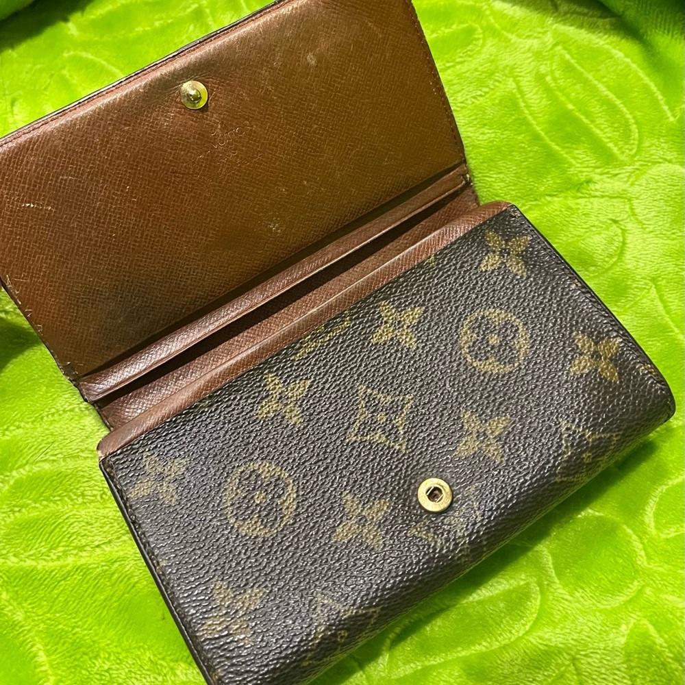Louis Vuitton wallet vintage